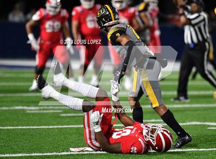 Thumbnail 2 in St. Frances Academy vs. Mater Dei (Trinity League vs. USA Showcase) photogallery.