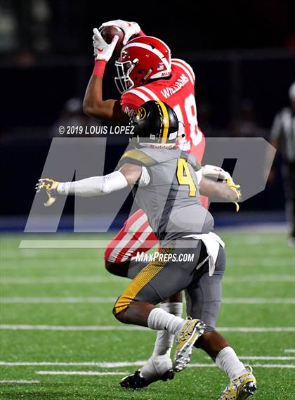 Thumbnail 2 in St. Frances Academy vs. Mater Dei (Trinity League vs. USA Showcase) photogallery.