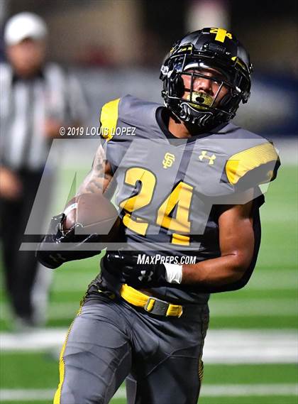 Thumbnail 2 in St. Frances Academy vs. Mater Dei (Trinity League vs. USA Showcase) photogallery.