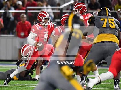 Thumbnail 2 in St. Frances Academy vs. Mater Dei (Trinity League vs. USA Showcase) photogallery.