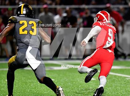 Thumbnail 1 in St. Frances Academy vs. Mater Dei (Trinity League vs. USA Showcase) photogallery.