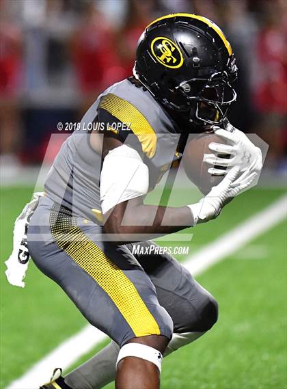 Thumbnail 2 in St. Frances Academy vs. Mater Dei (Trinity League vs. USA Showcase) photogallery.