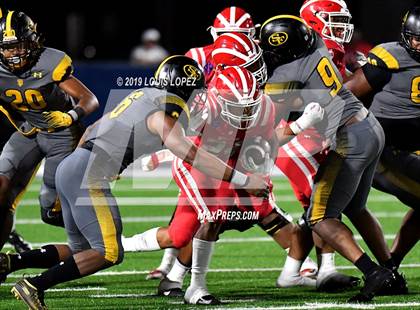Thumbnail 2 in St. Frances Academy vs. Mater Dei (Trinity League vs. USA Showcase) photogallery.