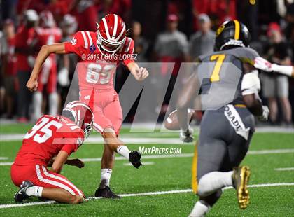 Thumbnail 2 in St. Frances Academy vs. Mater Dei (Trinity League vs. USA Showcase) photogallery.