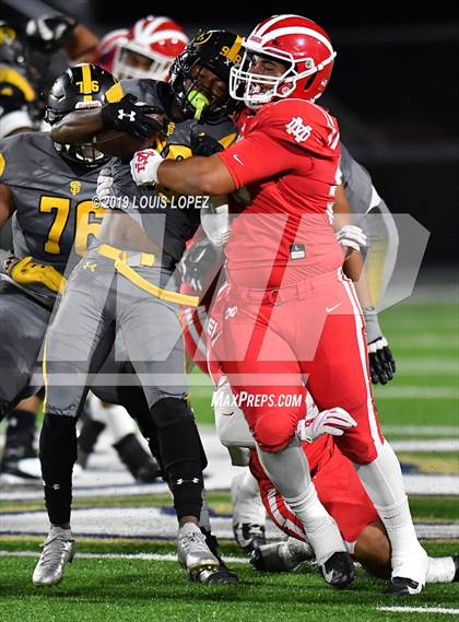 Thumbnail 2 in St. Frances Academy vs. Mater Dei (Trinity League vs. USA Showcase) photogallery.