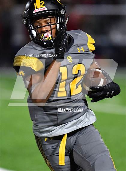 Thumbnail 2 in St. Frances Academy vs. Mater Dei (Trinity League vs. USA Showcase) photogallery.