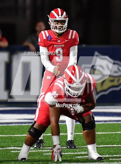 Thumbnail 3 in St. Frances Academy vs. Mater Dei (Trinity League vs. USA Showcase) photogallery.