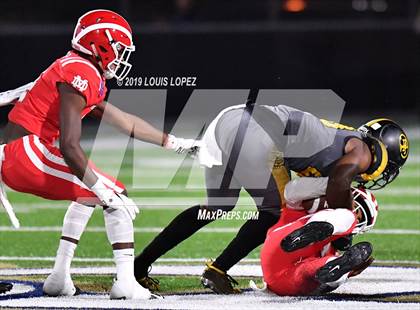 Thumbnail 2 in St. Frances Academy vs. Mater Dei (Trinity League vs. USA Showcase) photogallery.
