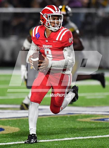 Thumbnail 3 in St. Frances Academy vs. Mater Dei (Trinity League vs. USA Showcase) photogallery.