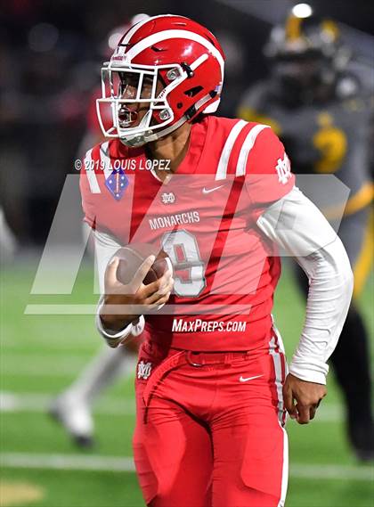 Thumbnail 2 in St. Frances Academy vs. Mater Dei (Trinity League vs. USA Showcase) photogallery.