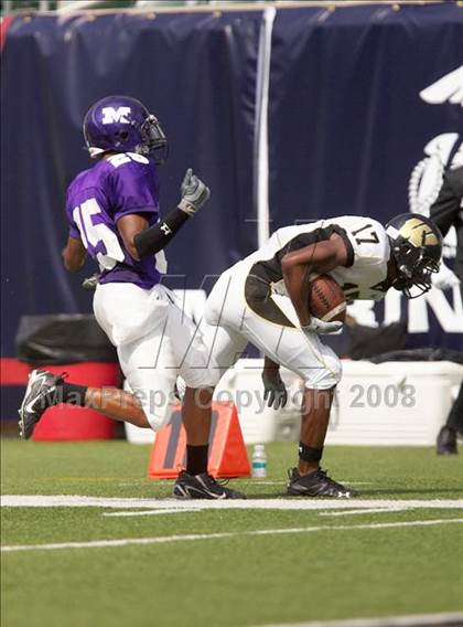 Thumbnail 2 in Middletown vs. Warren Central (Kirk Herbstreit Varsity Football Series) photogallery.