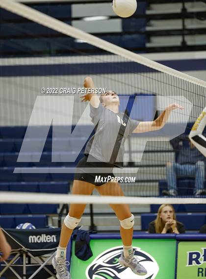 Thumbnail 2 in Davis vs. Roy photogallery.