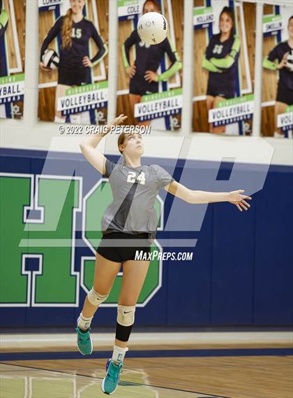Thumbnail 3 in Davis vs. Roy photogallery.