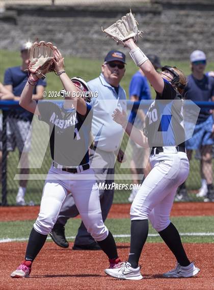 Thumbnail 3 in St. Anthony vs. Auburn (IHSA 2A Super-Sectional) photogallery.