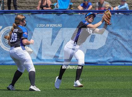 Thumbnail 2 in St. Anthony vs. Auburn (IHSA 2A Super-Sectional) photogallery.