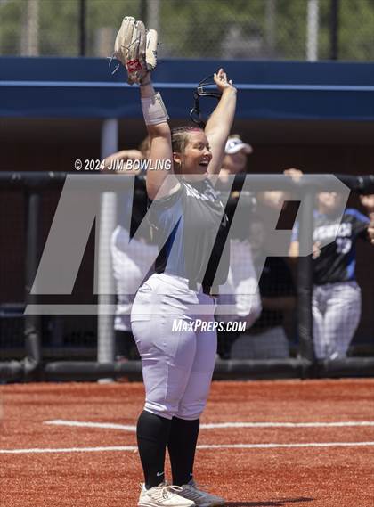 Thumbnail 1 in St. Anthony vs. Auburn (IHSA 2A Super-Sectional) photogallery.