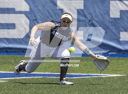 Thumbnail 3 in St. Anthony vs. Auburn (IHSA 2A Super-Sectional) photogallery.