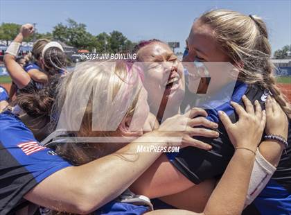 Thumbnail 2 in St. Anthony vs. Auburn (IHSA 2A Super-Sectional) photogallery.