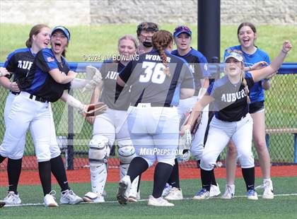 Thumbnail 2 in St. Anthony vs. Auburn (IHSA 2A Super-Sectional) photogallery.