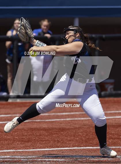 Thumbnail 2 in St. Anthony vs. Auburn (IHSA 2A Super-Sectional) photogallery.