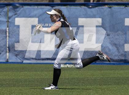 Thumbnail 1 in St. Anthony vs. Auburn (IHSA 2A Super-Sectional) photogallery.