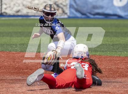 Thumbnail 1 in St. Anthony vs. Auburn (IHSA 2A Super-Sectional) photogallery.