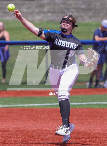 Thumbnail 1 in St. Anthony vs. Auburn (IHSA 2A Super-Sectional) photogallery.