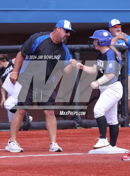 Thumbnail 2 in St. Anthony vs. Auburn (IHSA 2A Super-Sectional) photogallery.