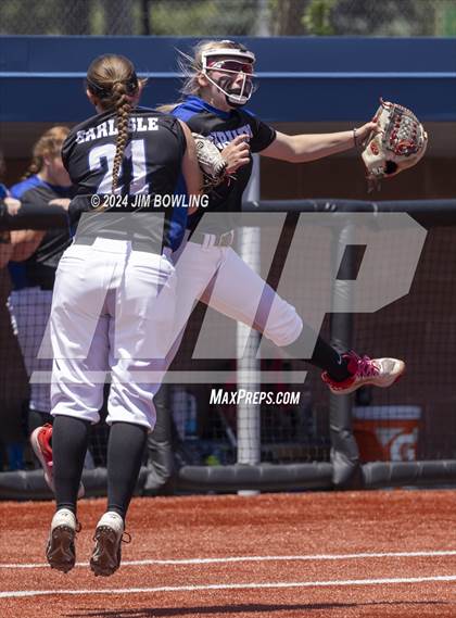 Thumbnail 2 in St. Anthony vs. Auburn (IHSA 2A Super-Sectional) photogallery.