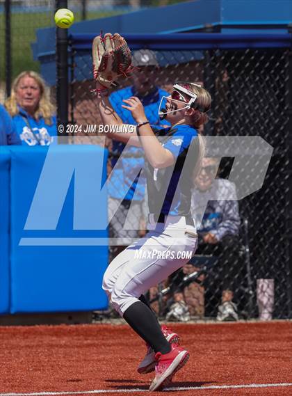 Thumbnail 3 in St. Anthony vs. Auburn (IHSA 2A Super-Sectional) photogallery.