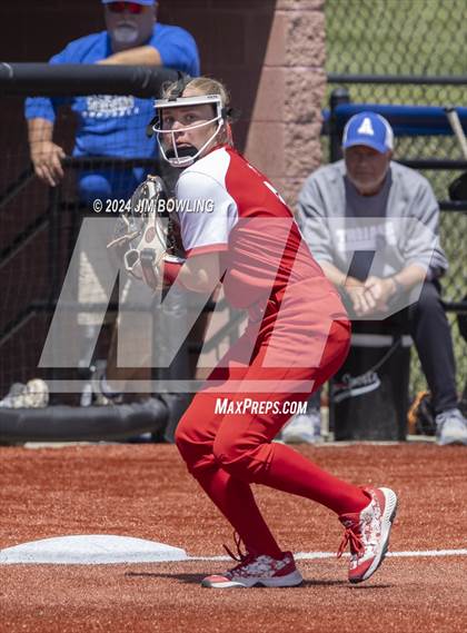 Thumbnail 3 in St. Anthony vs. Auburn (IHSA 2A Super-Sectional) photogallery.