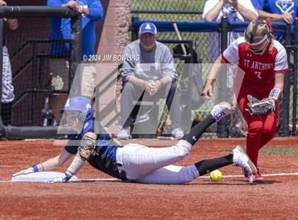 Thumbnail 2 in St. Anthony vs. Auburn (IHSA 2A Super-Sectional) photogallery.