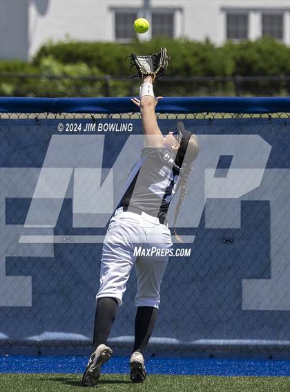 Thumbnail 2 in St. Anthony vs. Auburn (IHSA 2A Super-Sectional) photogallery.