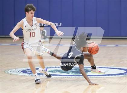 Thumbnail 2 in Colleton County vs Porter Gaud (Lowcountry Roundball Classic) photogallery.