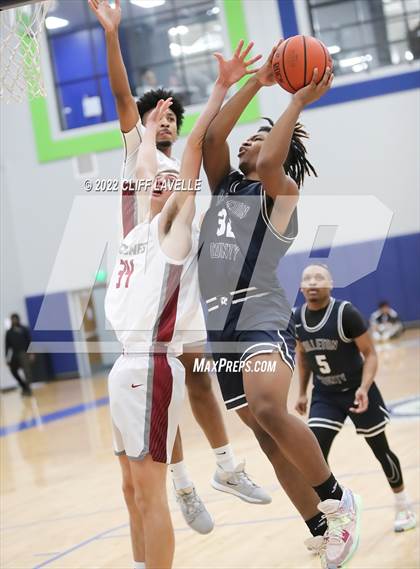 Thumbnail 2 in Colleton County vs Porter Gaud (Lowcountry Roundball Classic) photogallery.