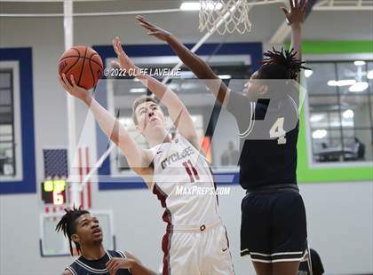 Thumbnail 2 in Colleton County vs Porter Gaud (Lowcountry Roundball Classic) photogallery.
