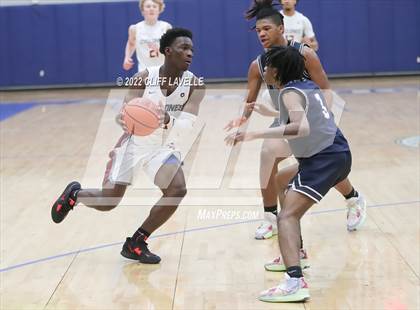 Thumbnail 2 in Colleton County vs Porter Gaud (Lowcountry Roundball Classic) photogallery.