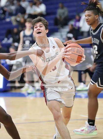 Thumbnail 2 in Colleton County vs Porter Gaud (Lowcountry Roundball Classic) photogallery.