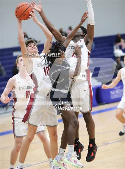 Thumbnail 3 in Colleton County vs Porter Gaud (Lowcountry Roundball Classic) photogallery.