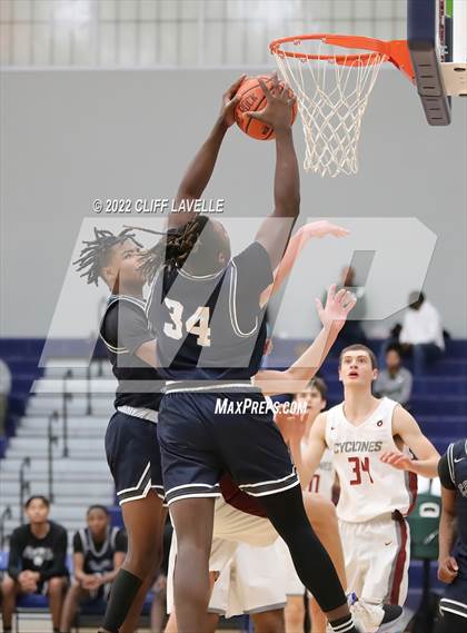 Thumbnail 2 in Colleton County vs Porter Gaud (Lowcountry Roundball Classic) photogallery.
