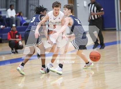 Thumbnail 2 in Colleton County vs Porter Gaud (Lowcountry Roundball Classic) photogallery.