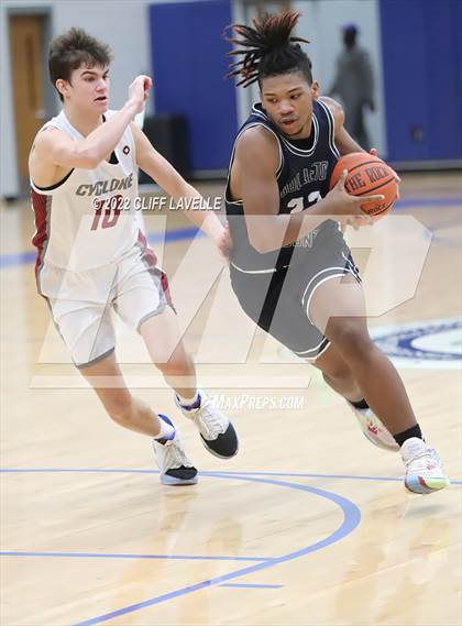 Thumbnail 1 in Colleton County vs Porter Gaud (Lowcountry Roundball Classic) photogallery.