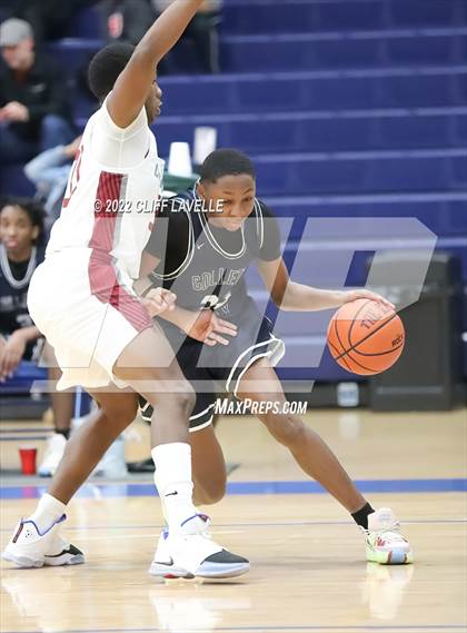Thumbnail 1 in Colleton County vs Porter Gaud (Lowcountry Roundball Classic) photogallery.