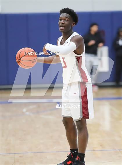 Thumbnail 1 in Colleton County vs Porter Gaud (Lowcountry Roundball Classic) photogallery.