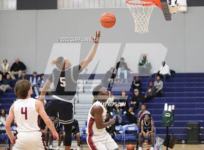 Thumbnail 2 in Colleton County vs Porter Gaud (Lowcountry Roundball Classic) photogallery.