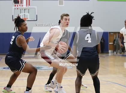 Thumbnail 3 in Colleton County vs Porter Gaud (Lowcountry Roundball Classic) photogallery.