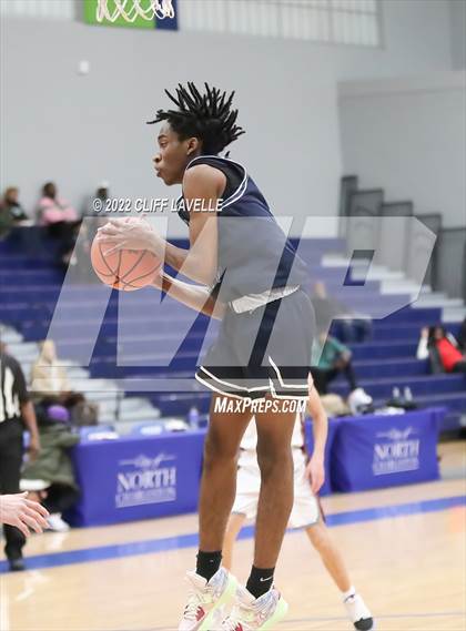 Thumbnail 2 in Colleton County vs Porter Gaud (Lowcountry Roundball Classic) photogallery.