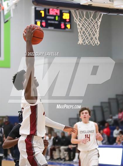 Thumbnail 2 in Colleton County vs Porter Gaud (Lowcountry Roundball Classic) photogallery.