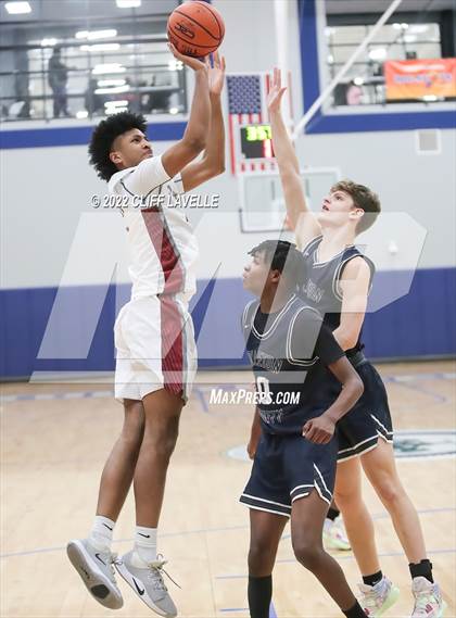 Thumbnail 1 in Colleton County vs Porter Gaud (Lowcountry Roundball Classic) photogallery.