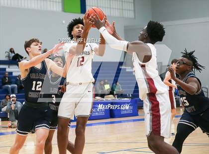 Thumbnail 2 in Colleton County vs Porter Gaud (Lowcountry Roundball Classic) photogallery.
